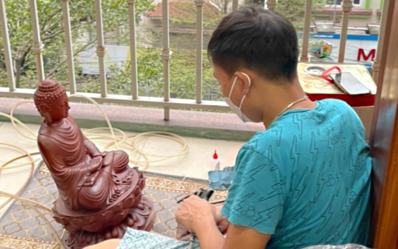 Cách xử lí tượng gỗ thờ bị nứt, rạn